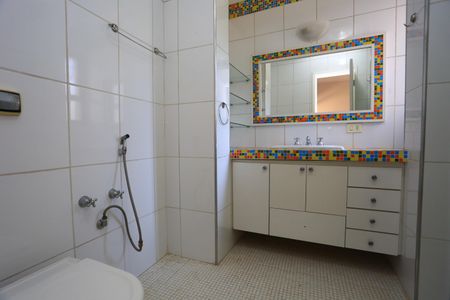 Casa à venda com 336m², 4 quartos e 4 vagasBanheiro da Suíte 2