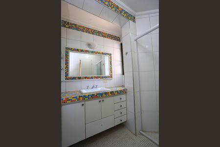 Casa à venda com 336m², 4 quartos e 4 vagasBanheiro da Suíte 2