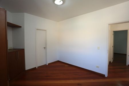 Casa à venda com 336m², 4 quartos e 4 vagasSuíte 1