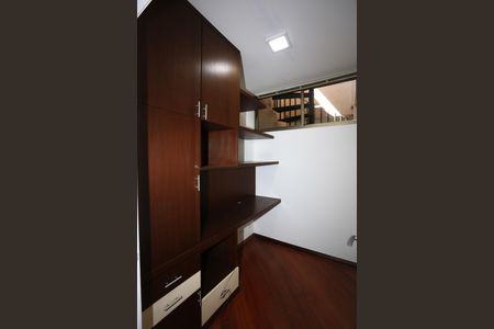 Casa à venda com 336m², 4 quartos e 4 vagasEscritório