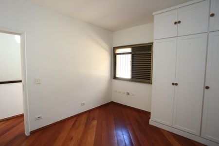 Casa à venda com 336m², 4 quartos e 4 vagasSuíte 2