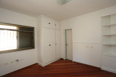 Casa à venda com 336m², 4 quartos e 4 vagasSuíte 2