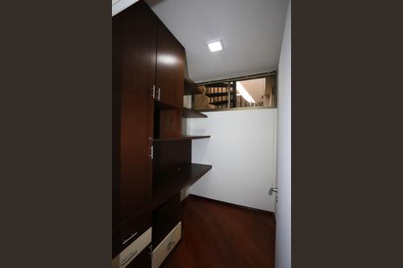 Casa à venda com 336m², 4 quartos e 4 vagasEscritório