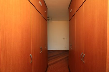 Casa à venda com 336m², 4 quartos e 4 vagasSuíte 4