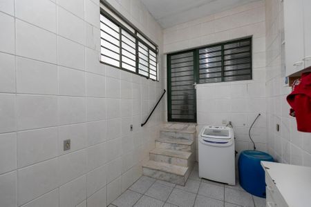 Área de serviço de casa para alugar com 5 quartos, 400m² em Vila Iza, Campinas