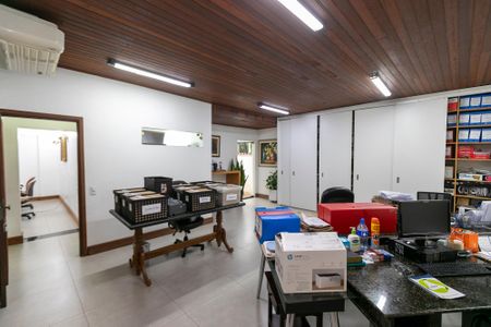 Escritório 2 de casa para alugar com 5 quartos, 400m² em Vila Iza, Campinas