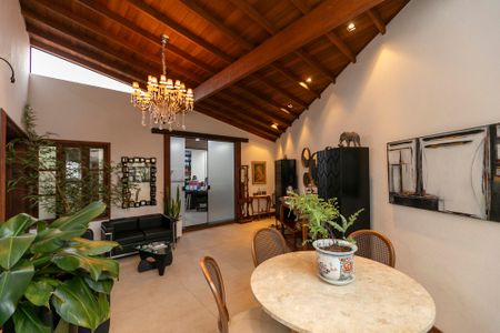 Casa para alugar com 5 quartos, 400m² em Vila Iza, Campinas