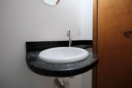 Casa de condomínio à venda com 83m², 2 quartos e 2 vagasLavabo