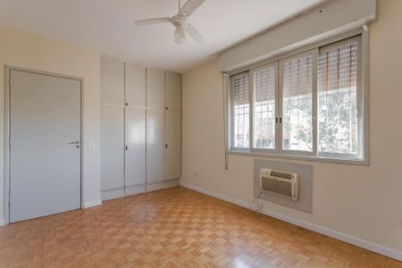 Quarto 1 de apartamento para alugar com 2 quartos, 75m² em Petrópolis, Porto Alegre