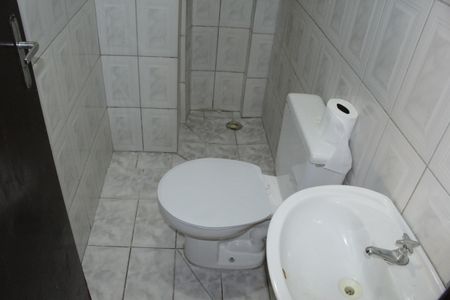 Banheiro social de kitnet/studio para alugar com 1 quarto, 40m² em Centro, São Paulo