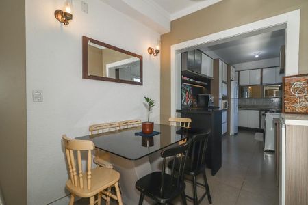Sala de casa à venda com 4 quartos, 150m² em Jardim Carvalho, Porto Alegre