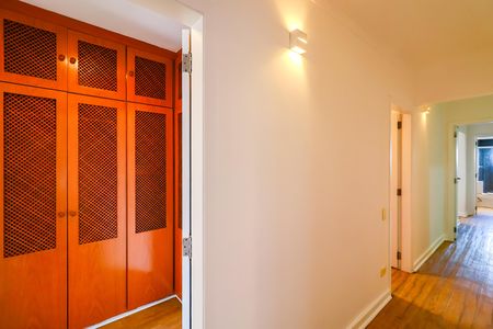 Apartamento à venda com 211m², 4 quartos e 4 vagasCorredor