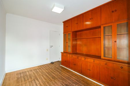 Apartamento à venda com 211m², 4 quartos e 4 vagasQuarto 