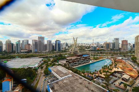 Apartamento à venda com 211m², 4 quartos e 4 vagasVista da Suíte 2