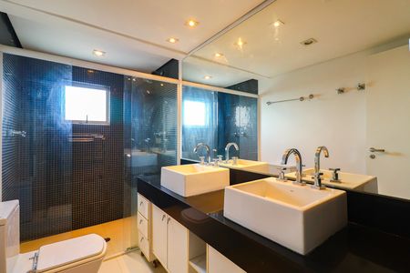 Apartamento à venda com 211m², 4 quartos e 4 vagasBanheiro da Suíte 3