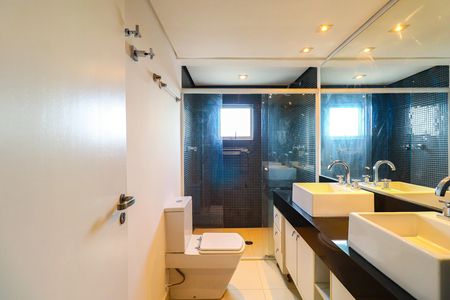 Apartamento à venda com 211m², 4 quartos e 4 vagasBanheiro da Suíte 3