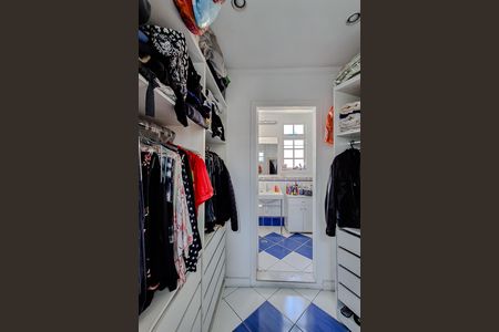 Casa à venda com 134m², 2 quartos e 2 vagasCloset da Suíte