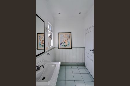 Casa à venda com 134m², 2 quartos e 2 vagasBanheiro social