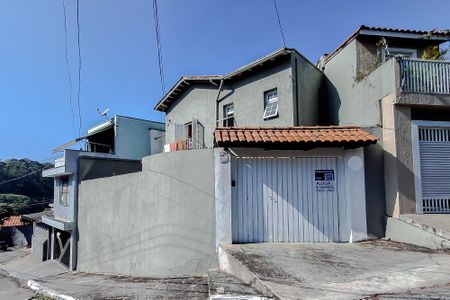 Casa à venda com 134m², 2 quartos e 2 vagasFachada - Plaquinha