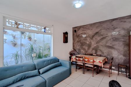 Casa à venda com 134m², 2 quartos e 2 vagasSala