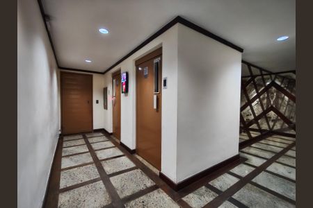 Apartamento à venda com 85m², 2 quartos e 1 vaga Apartamento à venda com 85m², 2 quartos e 1 vagaFachada e portaria