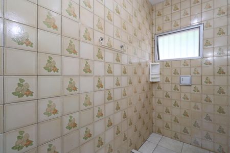 Banheiro  de apartamento para alugar com 1 quarto, 50m² em Vila Ipojuca, São Paulo