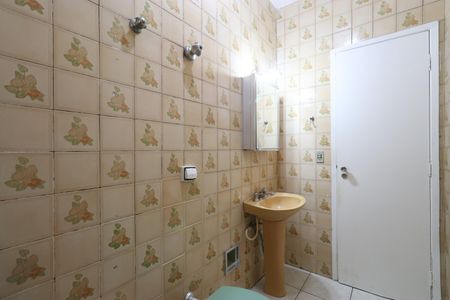 Banheiro  de apartamento para alugar com 1 quarto, 50m² em Vila Ipojuca, São Paulo