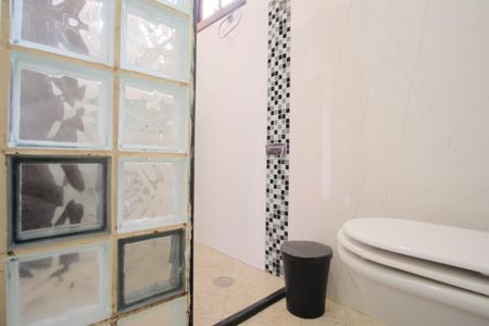 Casa à venda com 300m², 8 quartos e 9 vagasBanheiro da Suíte 3