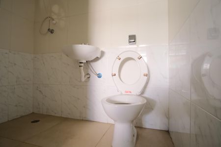 Casa à venda com 300m², 8 quartos e 9 vagasBanheiro de Serviço