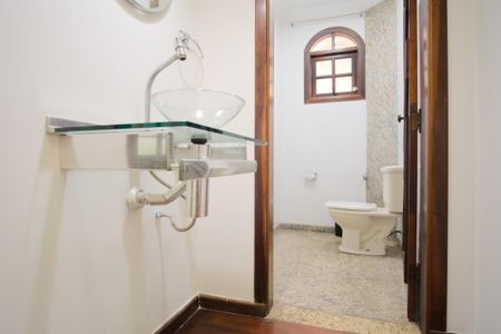 Casa à venda com 300m², 8 quartos e 9 vagasLavabo 1