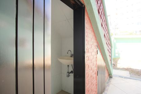 Casa à venda com 300m², 8 quartos e 9 vagasBanheiro de Serviço 2