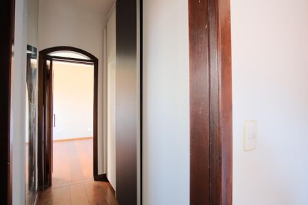 Casa à venda com 300m², 8 quartos e 9 vagasCorredor