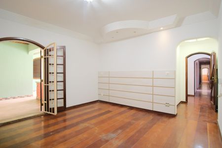 Casa à venda com 300m², 8 quartos e 9 vagasSuíte 2