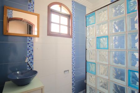 Casa à venda com 300m², 8 quartos e 9 vagasBanheiro da Suíte 4 e 5