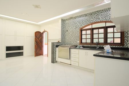 Casa à venda com 300m², 8 quartos e 9 vagasCozinha