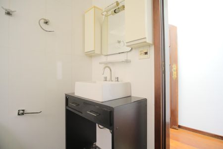 Casa à venda com 300m², 8 quartos e 9 vagasBanheiro da Suíte 2