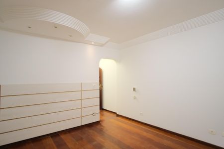 Casa à venda com 300m², 8 quartos e 9 vagasSuíte 2