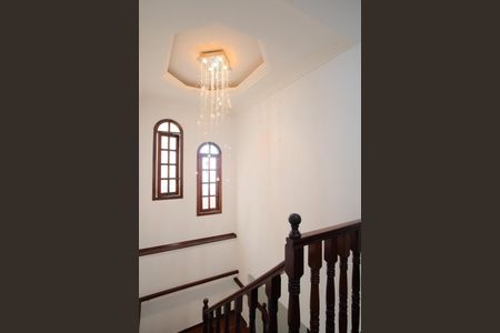 Casa à venda com 300m², 8 quartos e 9 vagasEscada