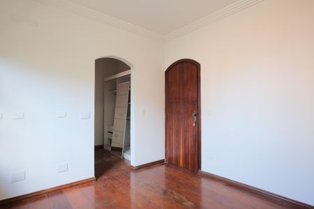 Casa à venda com 300m², 8 quartos e 9 vagasSuíte 3