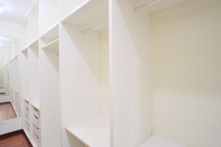 Casa à venda com 300m², 8 quartos e 9 vagasCloset da Suíte 2