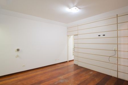 Casa à venda com 300m², 8 quartos e 9 vagasSuíte 2