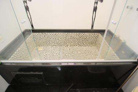 Casa à venda com 300m², 8 quartos e 9 vagasBanheiro da Suíte 2