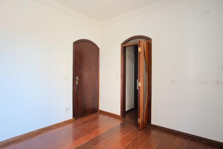 Casa à venda com 300m², 8 quartos e 9 vagasSuíte 4
