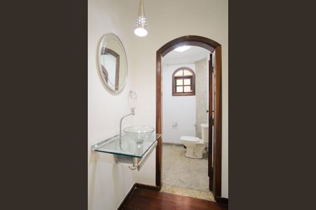 Casa à venda com 300m², 8 quartos e 9 vagasLavabo 1