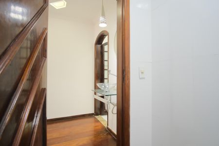 Casa à venda com 300m², 8 quartos e 9 vagasLavabo 1