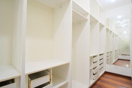 Casa à venda com 300m², 8 quartos e 9 vagasCloset da Suíte 2