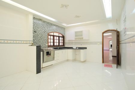 Casa à venda com 300m², 8 quartos e 9 vagasCozinha