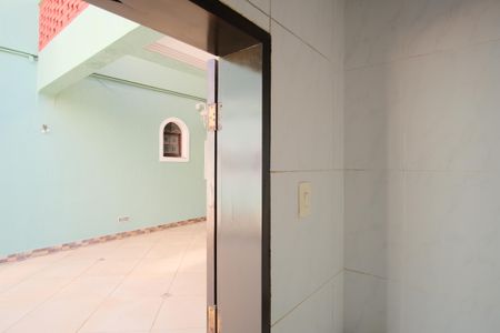 Casa à venda com 300m², 8 quartos e 9 vagasBanheiro de Serviço 2