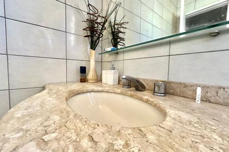 Casa à venda com 80m², 3 quartos e 3 vagasBanheiro da Suíte