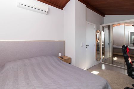 Casa de condomínio à venda com 214m², 3 quartos e 2 vagasSuíte